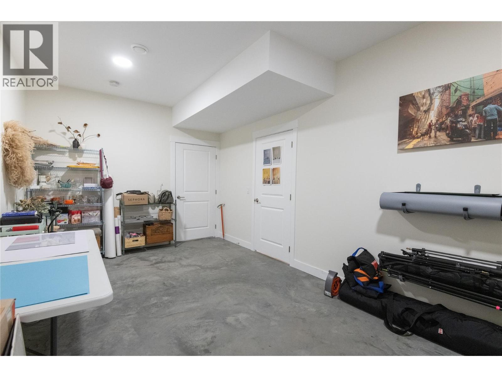 6390 Okanagan Street - 33