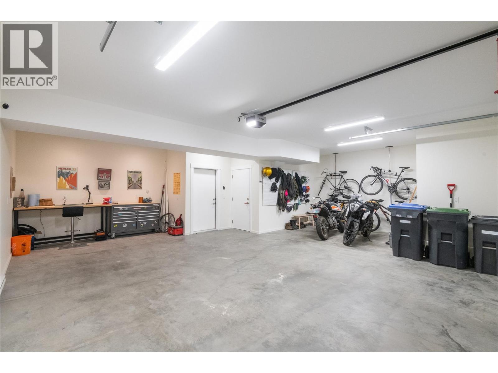 6390 Okanagan Street - 34