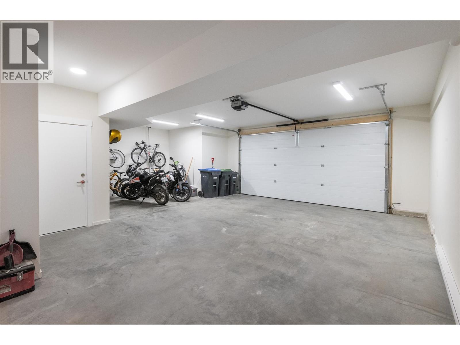 6390 Okanagan Street - 35