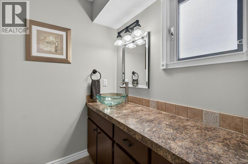 1610 16 Avenue SE, Salmon Arm