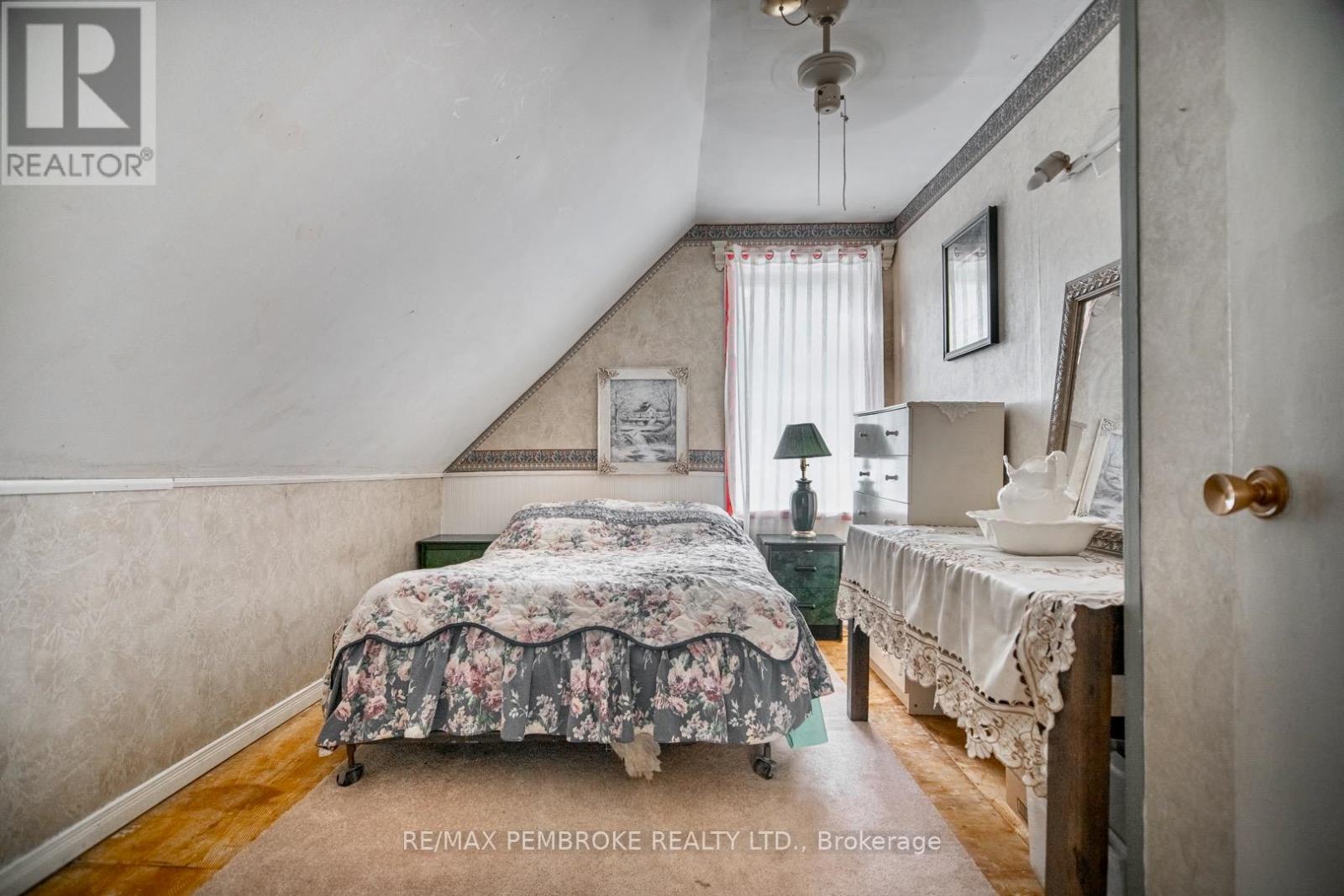 476 AIRPORT ROAD - Photo 2 of 36, Petawawa, Ontario