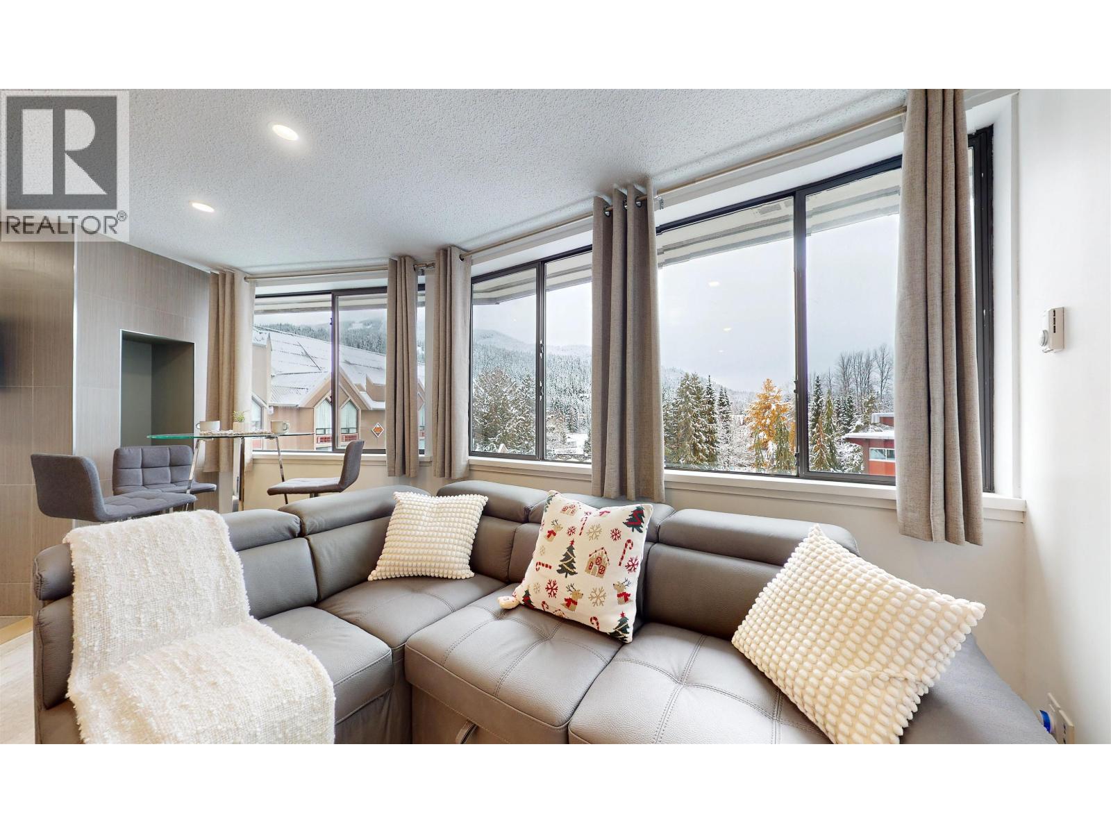 301 4111 GOLFERS APPROACH, Whistler