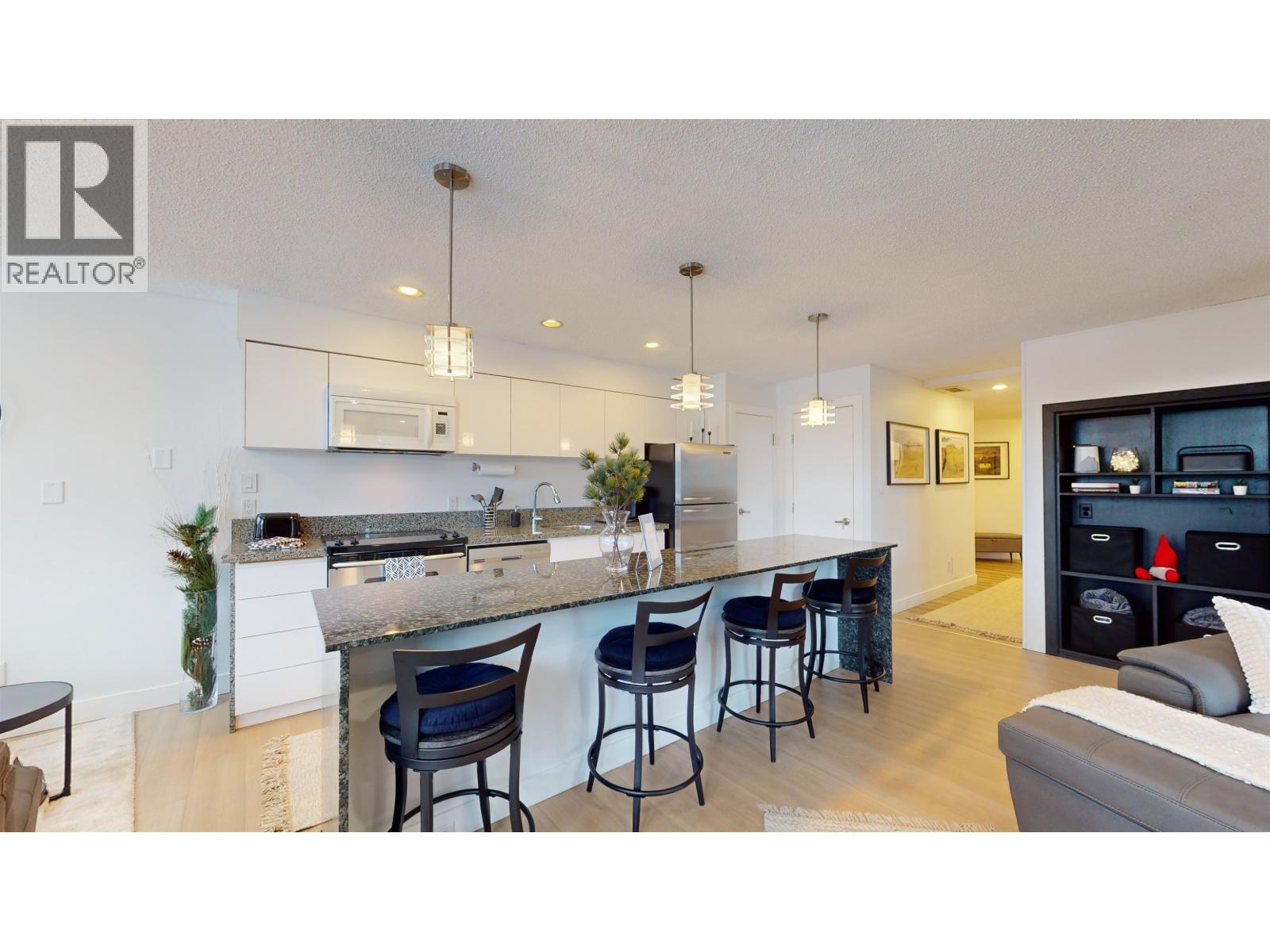 301 4111 GOLFERS APPROACH, Whistler