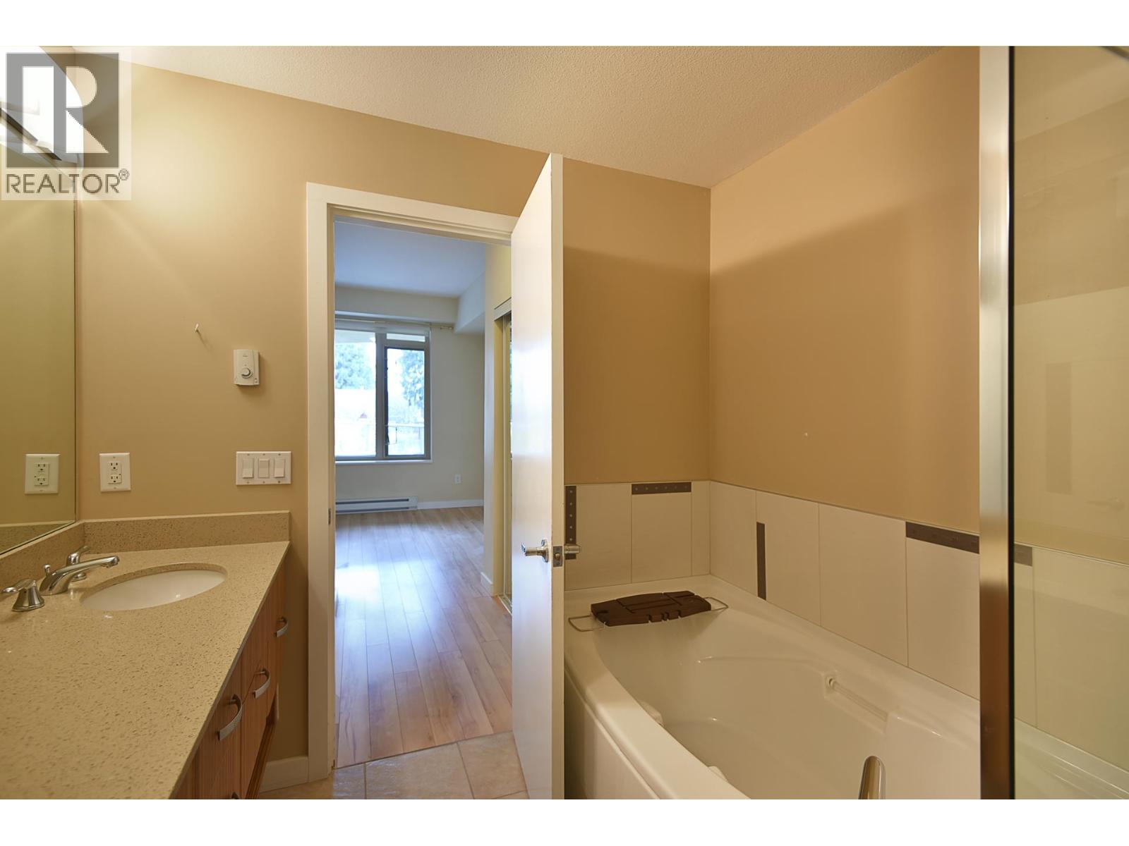 233 5160 DAVIS BAY ROAD, Sechelt