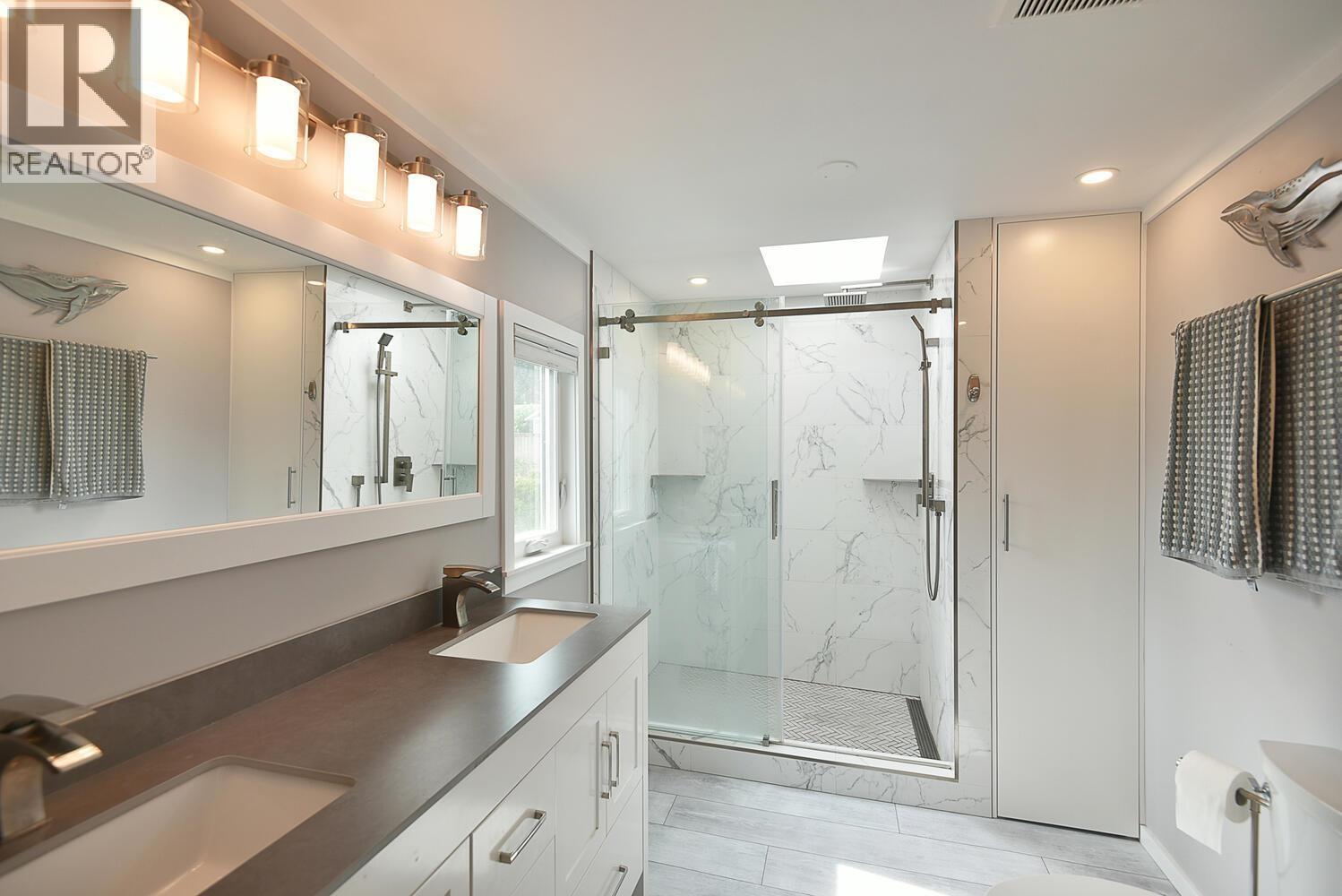 5987 HARBOUR WAY, Sechelt