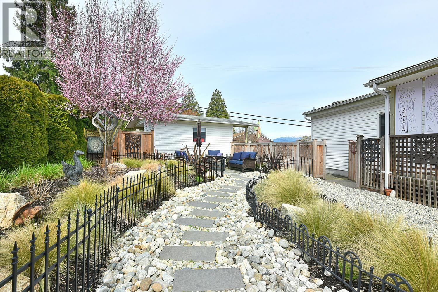 5987 HARBOUR WAY, Sechelt