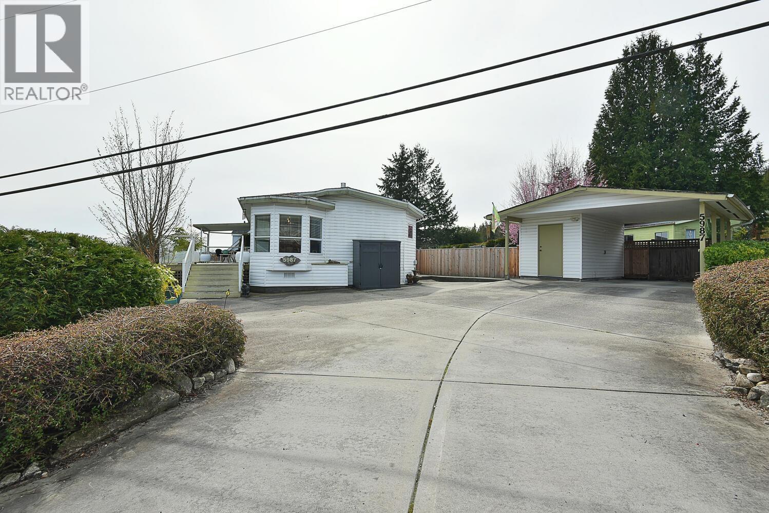 5987 HARBOUR WAY, Sechelt