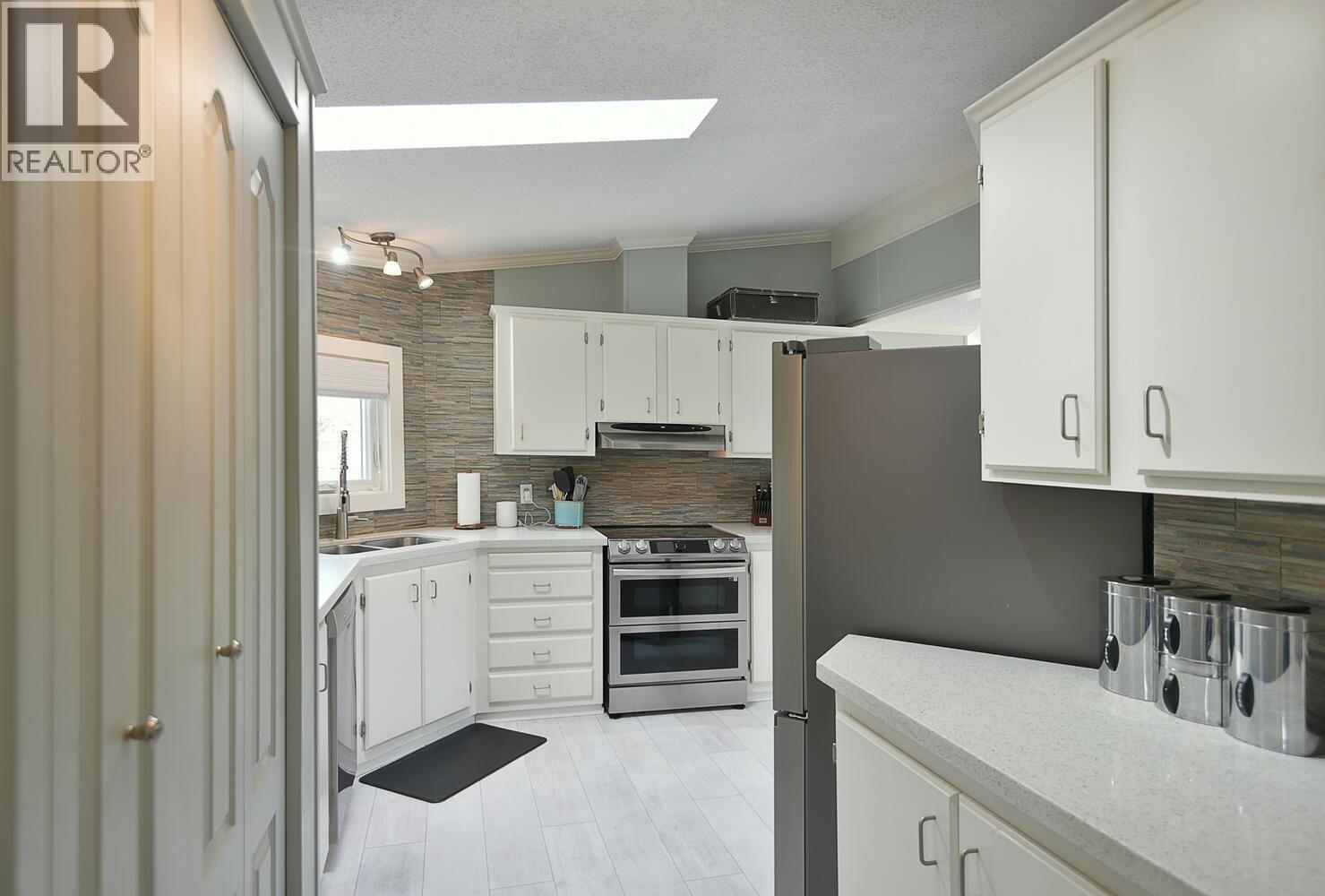 5987 HARBOUR WAY, Sechelt