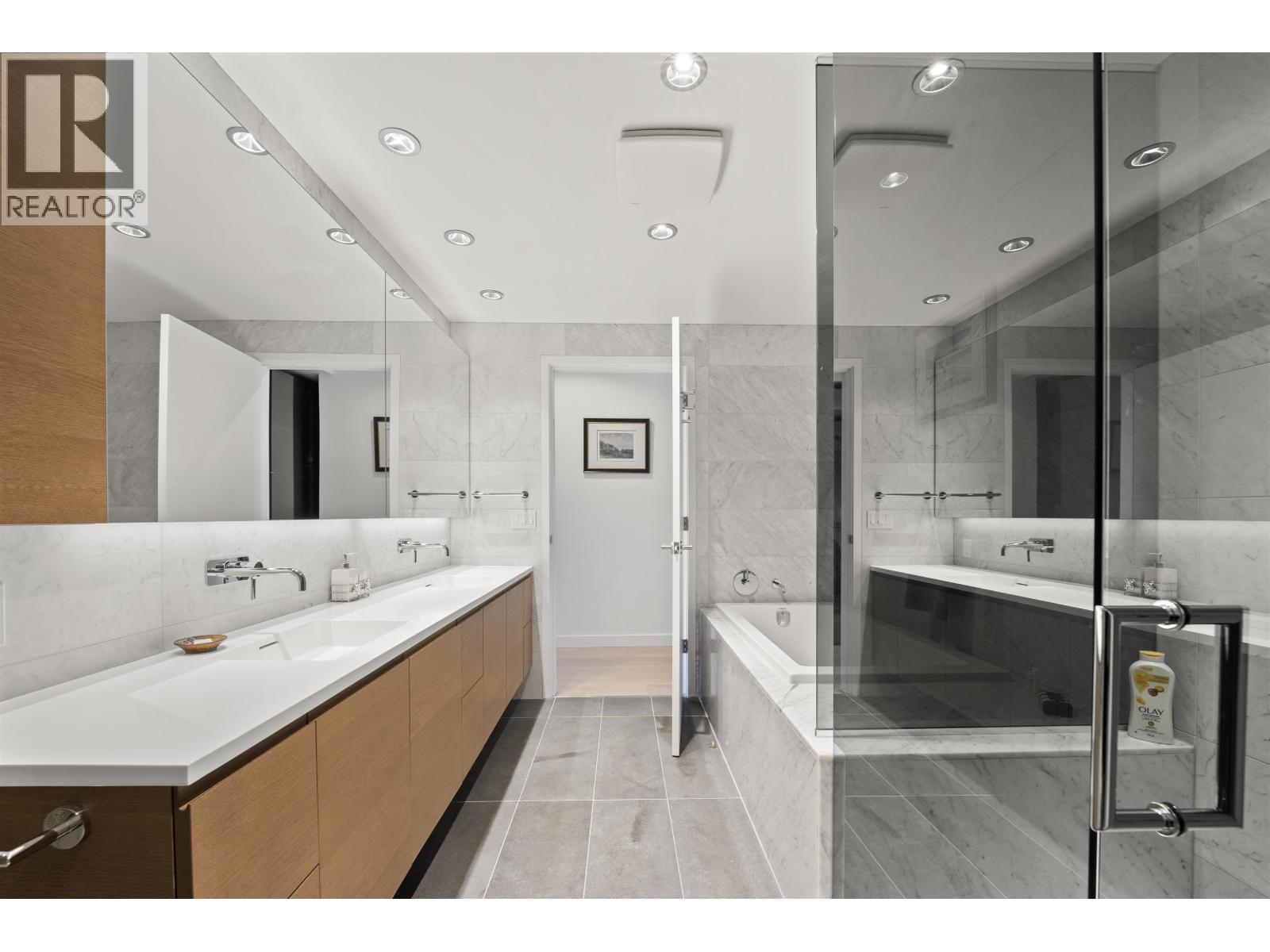 2 Bed, 3 Bath House for Rent in Vancouver – 4X10 1289 HORNBY STREET, Vancouver - Image 13
