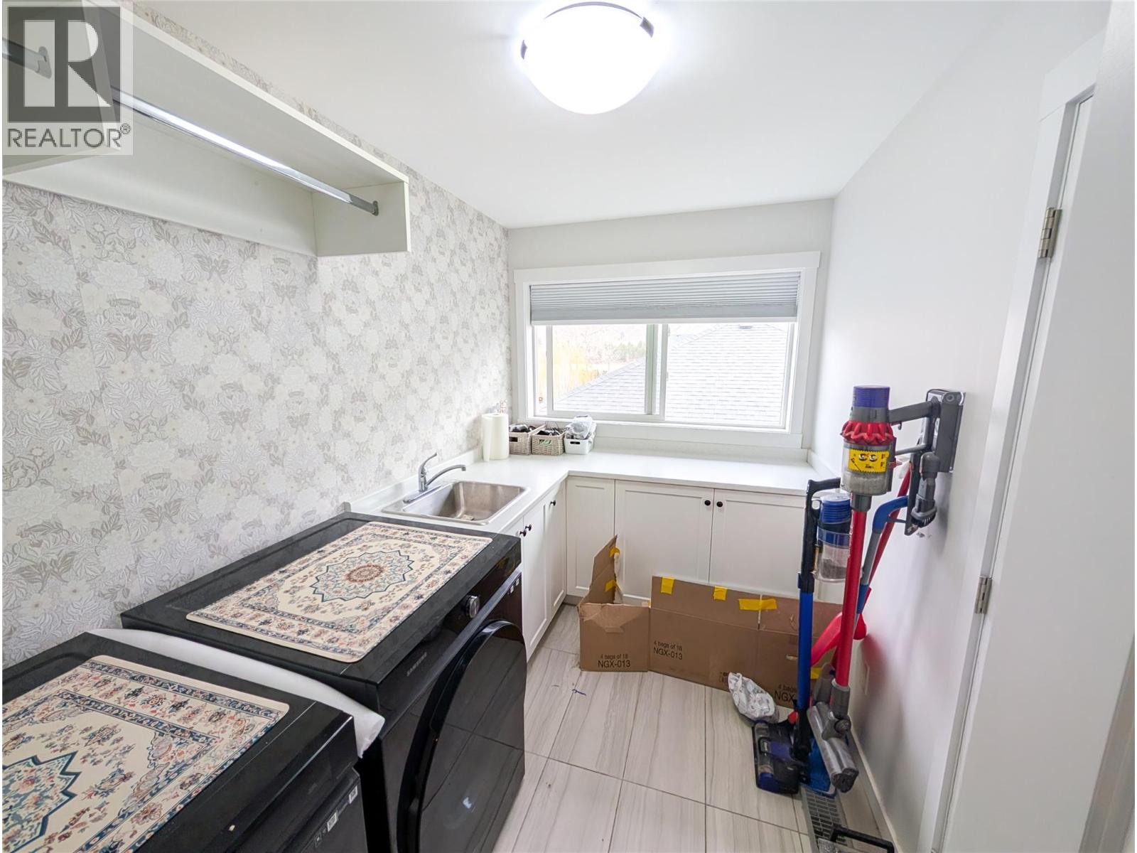 2710 BEACHMOUNT CRESCENT - 21