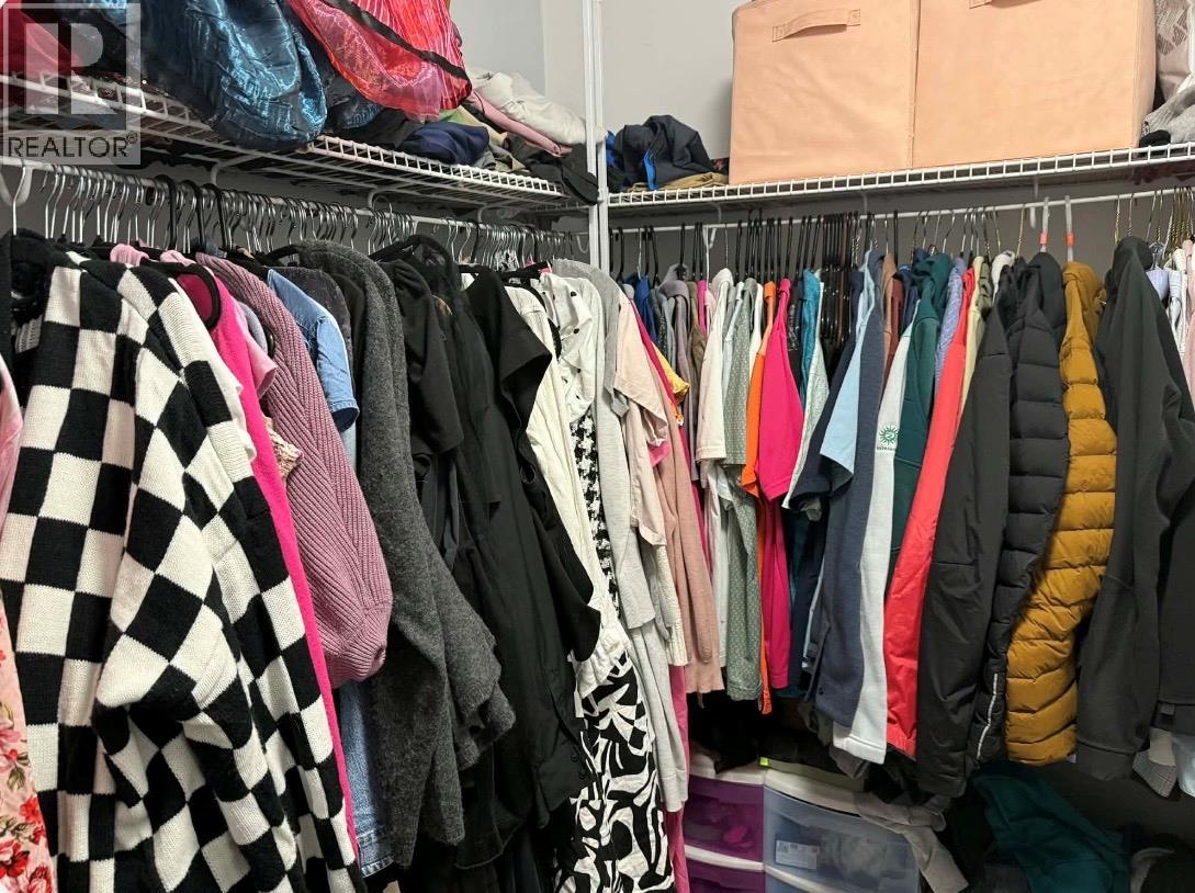 2710 BEACHMOUNT CRESCENT - 47