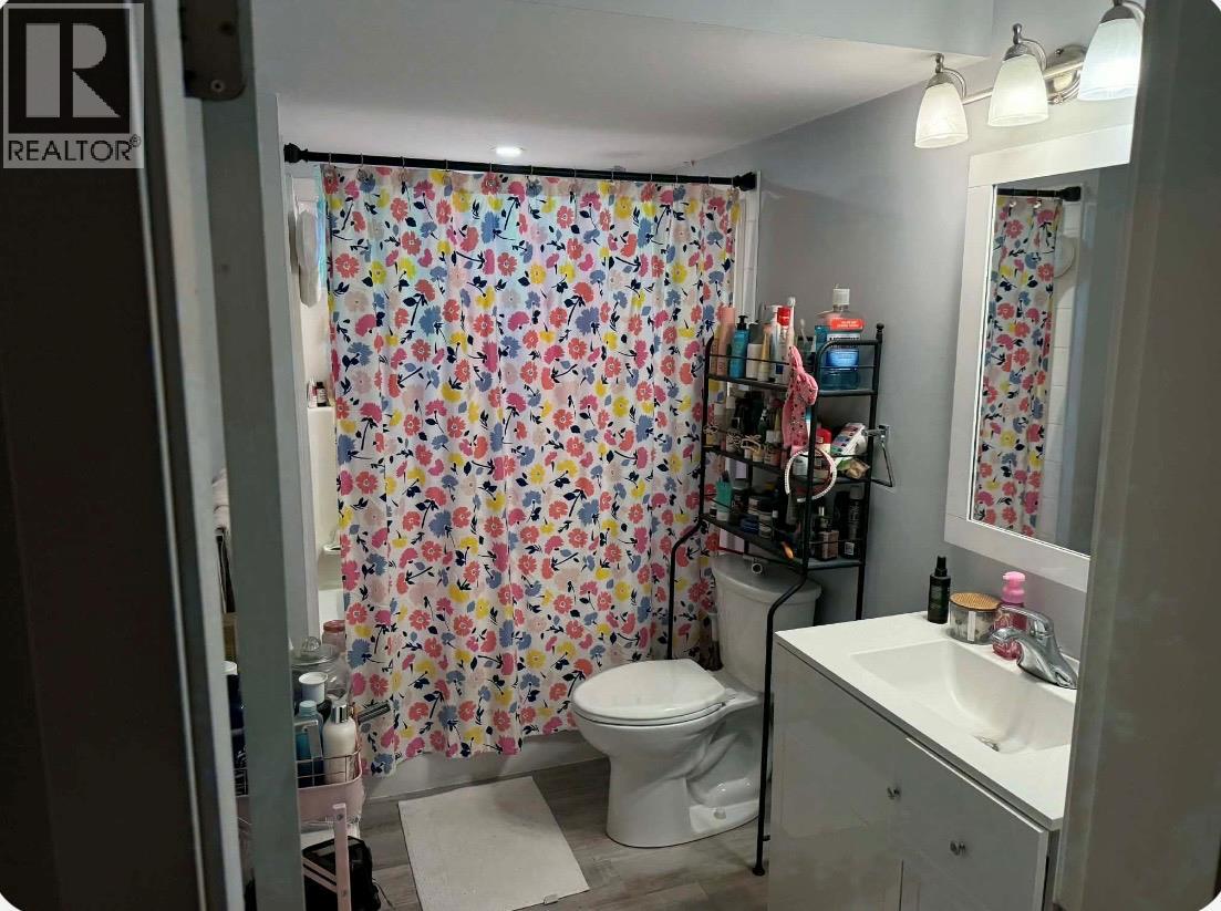 2710 BEACHMOUNT CRESCENT - 48