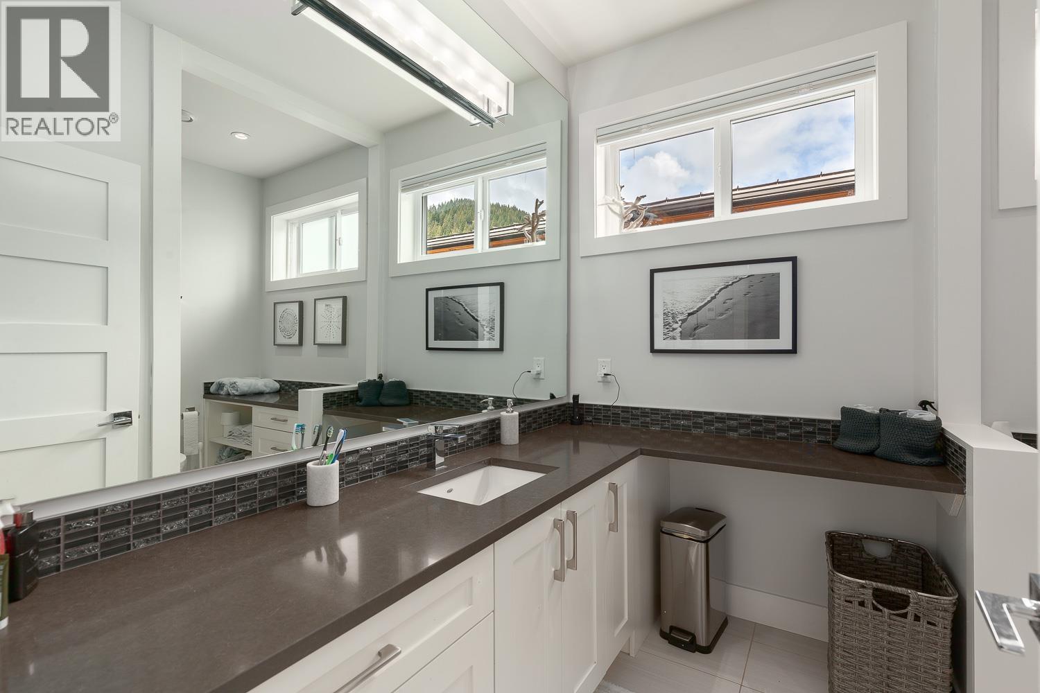 40257 ARISTOTLE DRIVE, Squamish