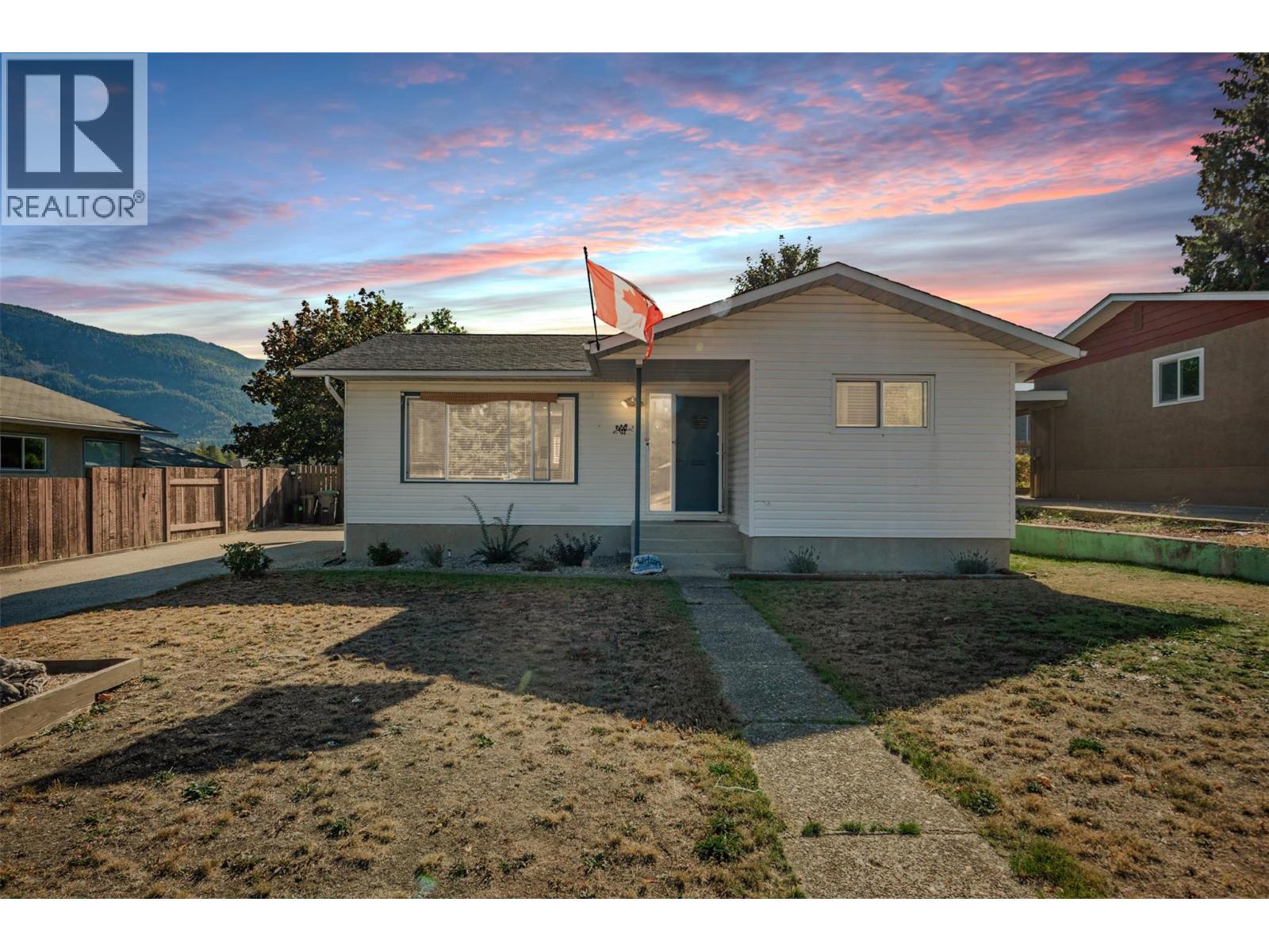 204 PINEWOOD Drive, Castlegar