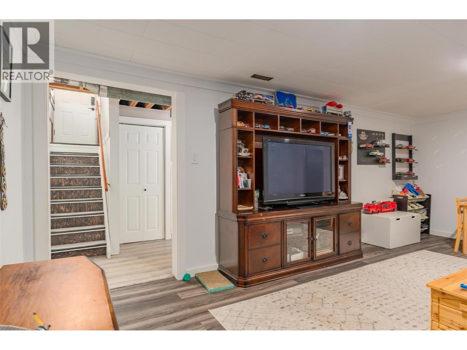 204 PINEWOOD Drive, Castlegar