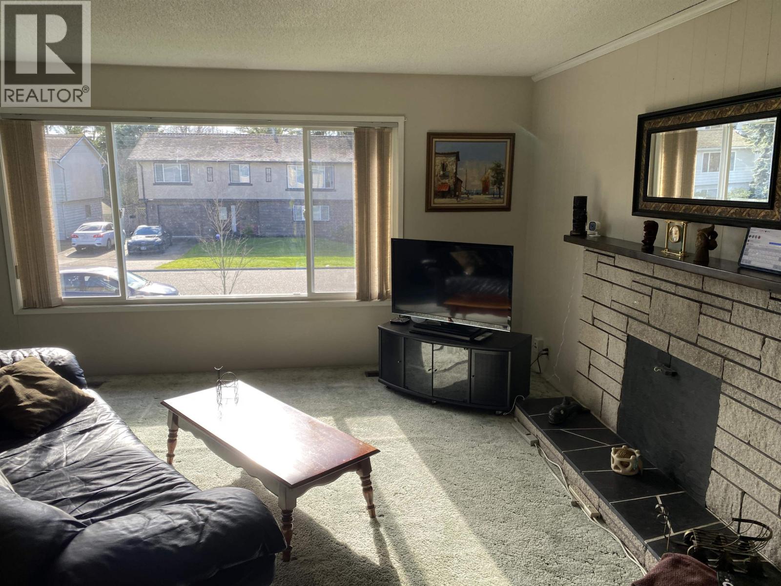 5373 MAPLE Crescent - photo 2