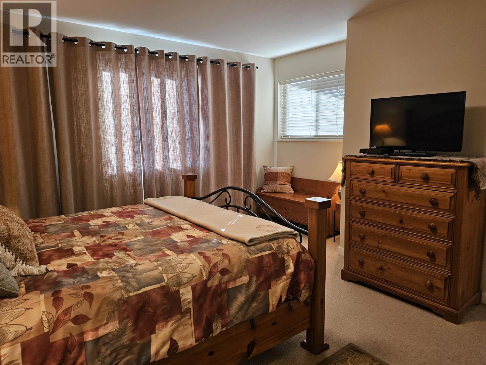 404 5631 INLET AVENUE, Sechelt