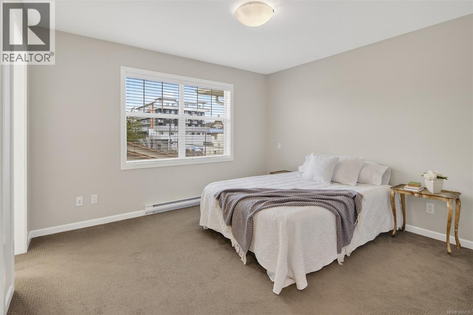 #13 3356 WHITTIER AVE - 16