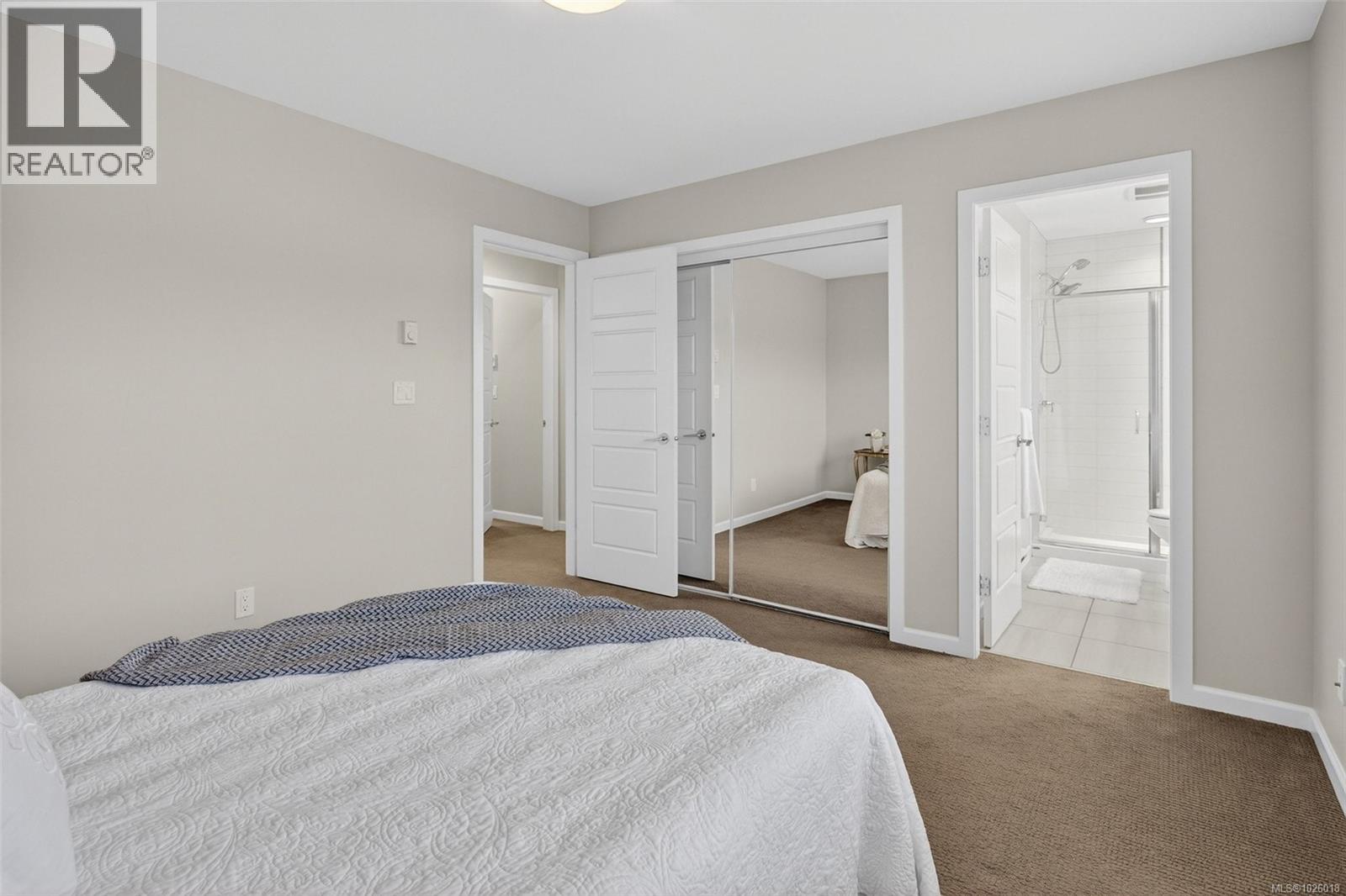 #13 3356 WHITTIER AVE - 17