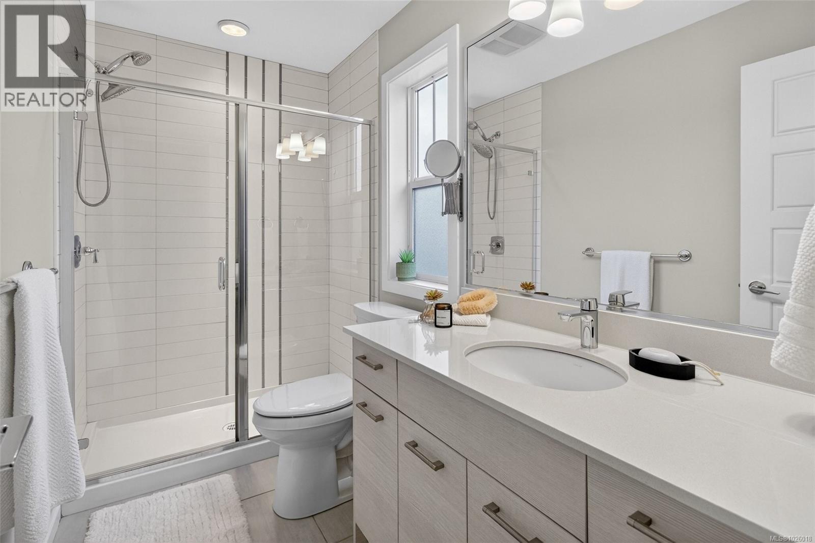 #13 3356 WHITTIER AVE - 20