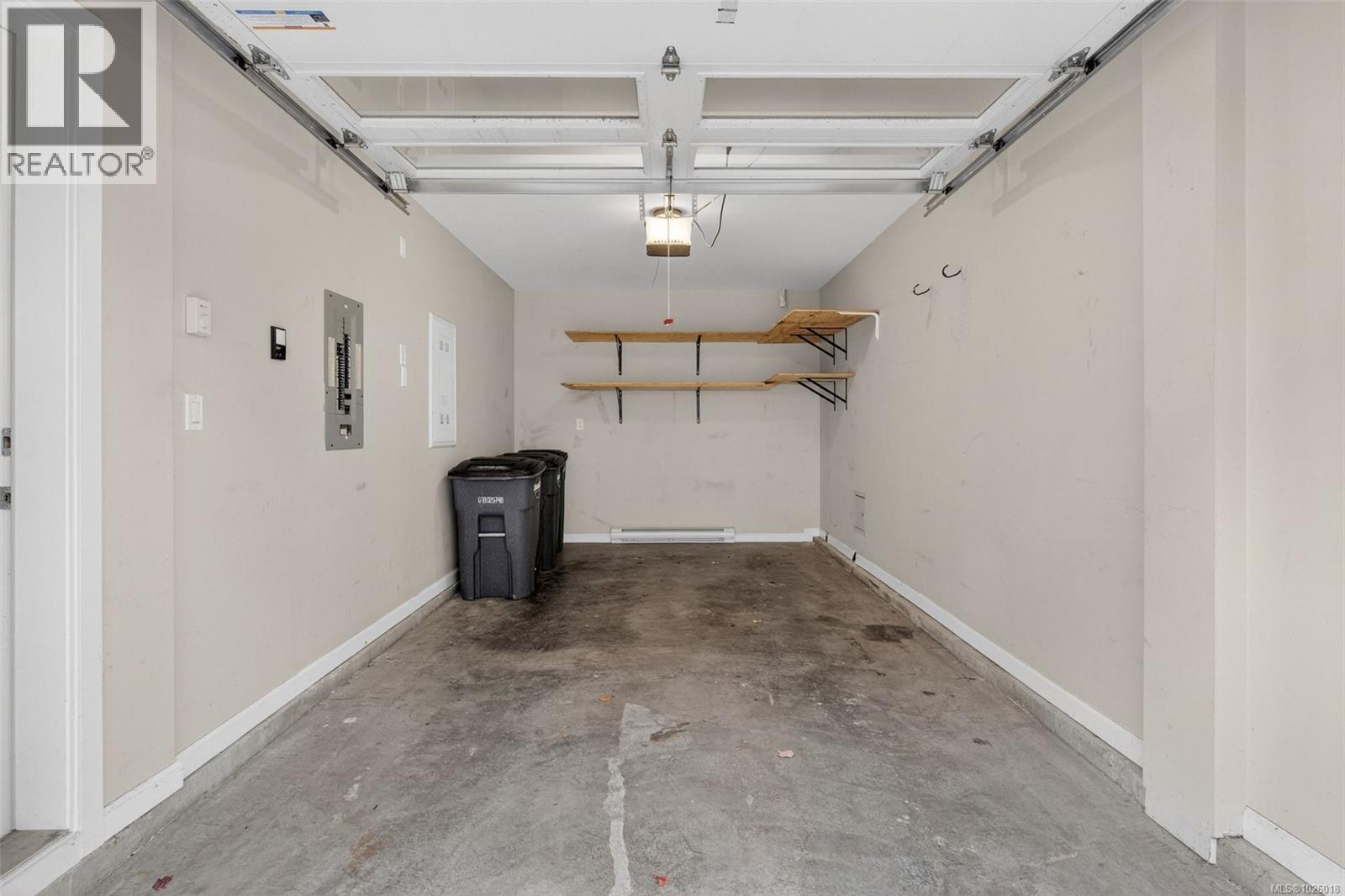 #13 3356 WHITTIER AVE - 23