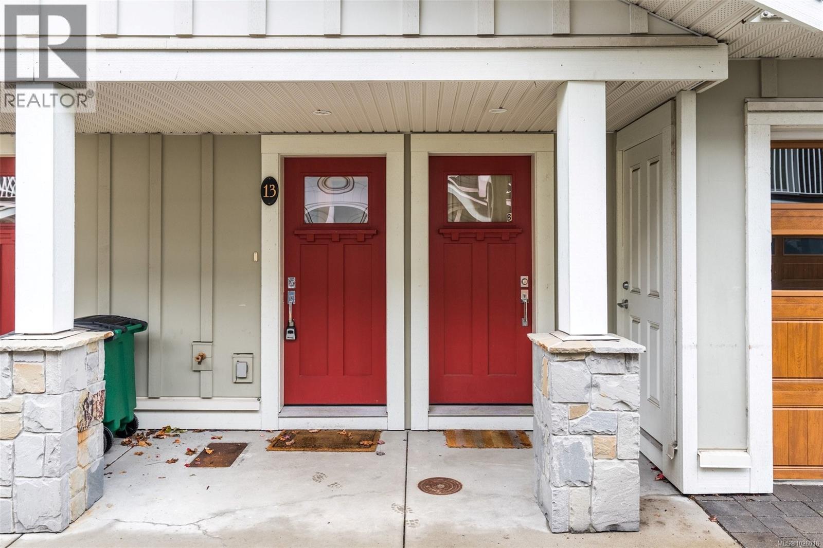 #13 3356 WHITTIER AVE - 24