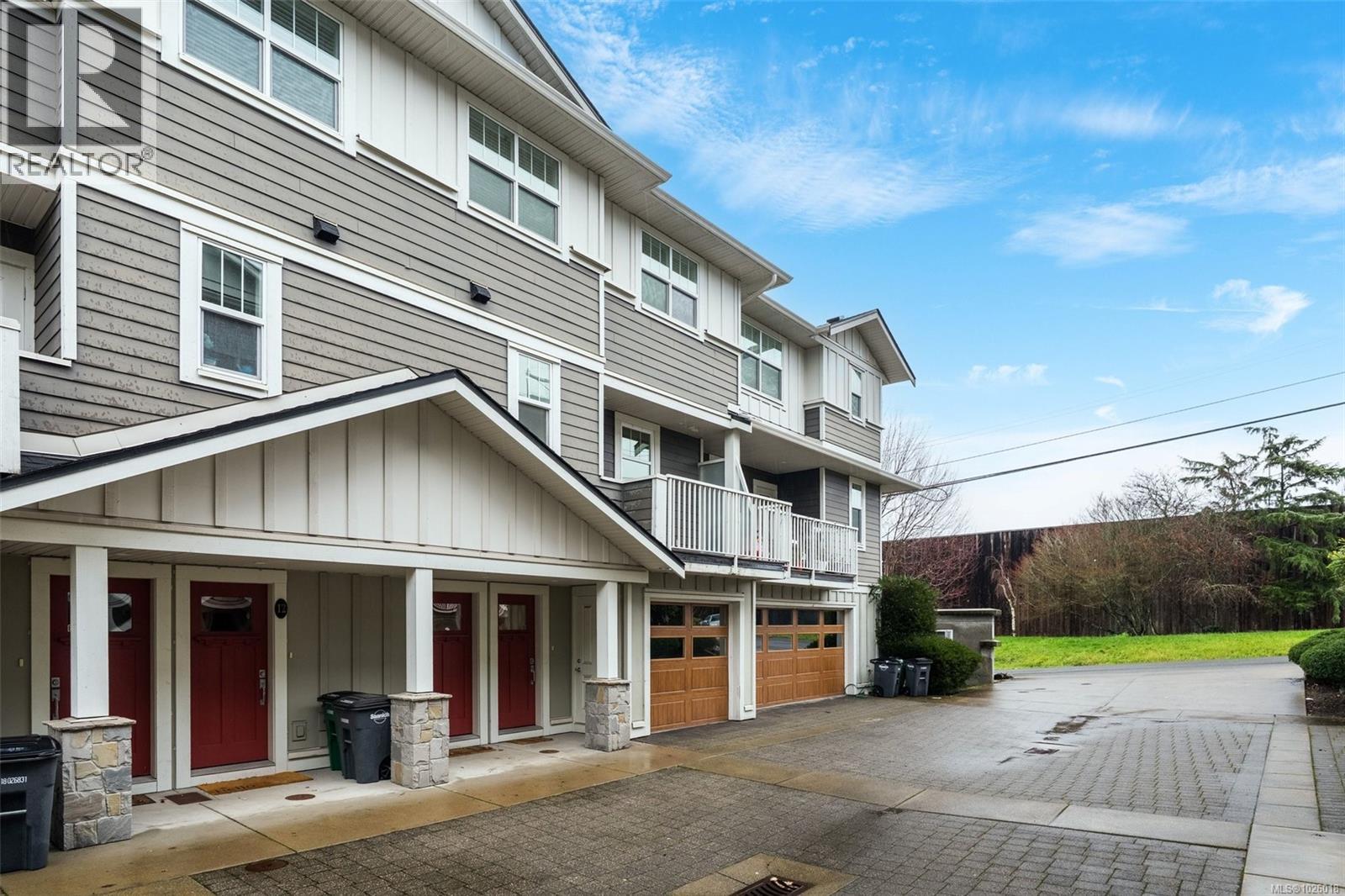 #13 3356 WHITTIER AVE - 25