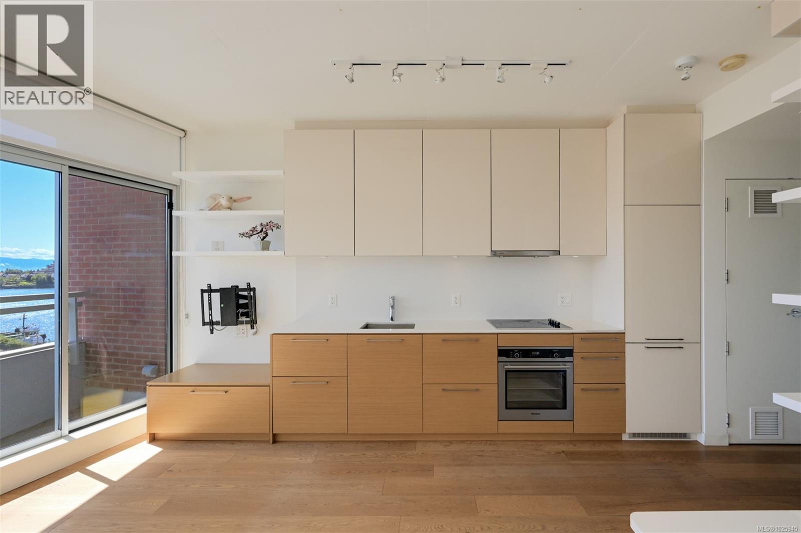 403 456 Pandora Avenue, Victoria