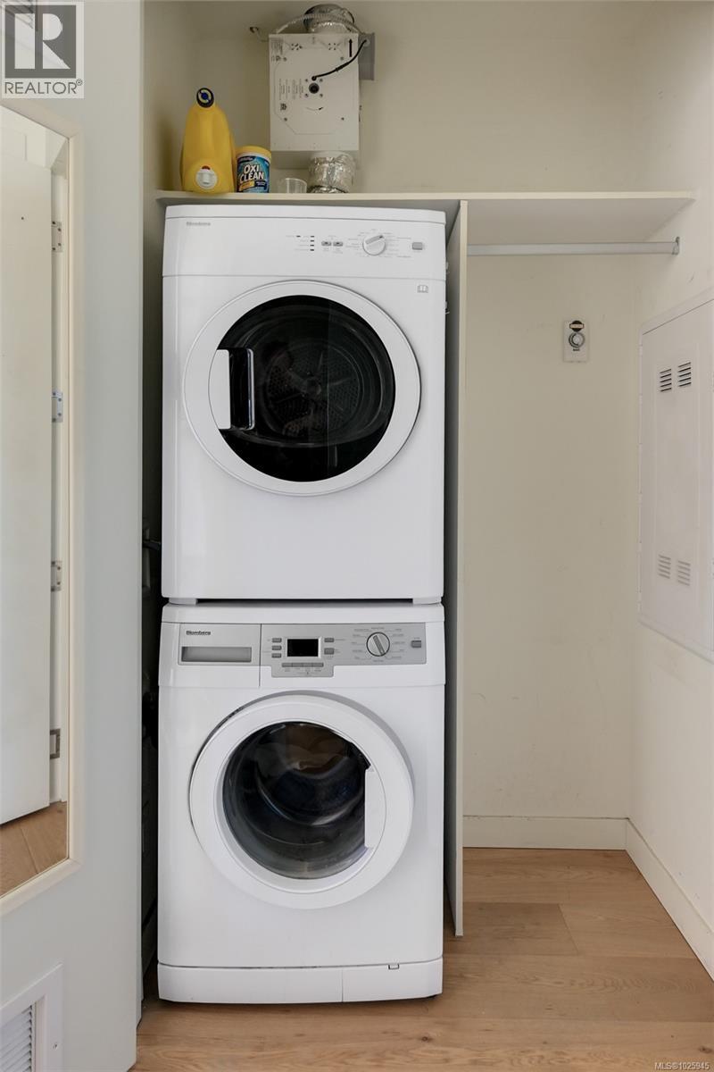 403 456 Pandora Avenue, Victoria