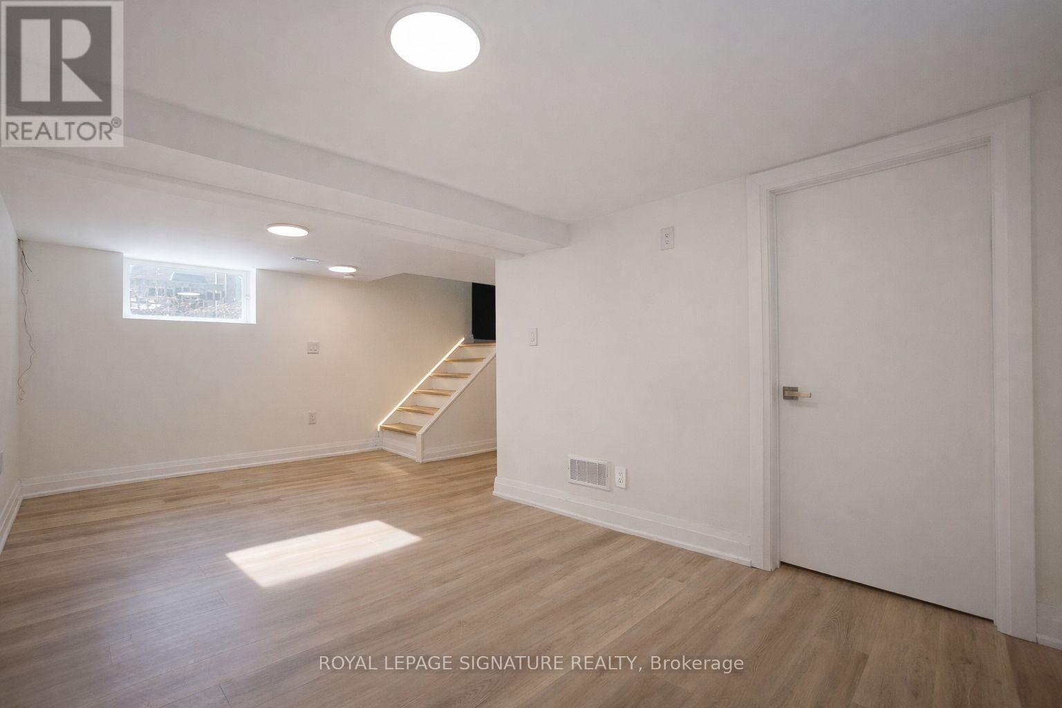 B - 5 TWENTIETH STREET - Photo 3 of 20, Toronto (New Toronto), Ontario