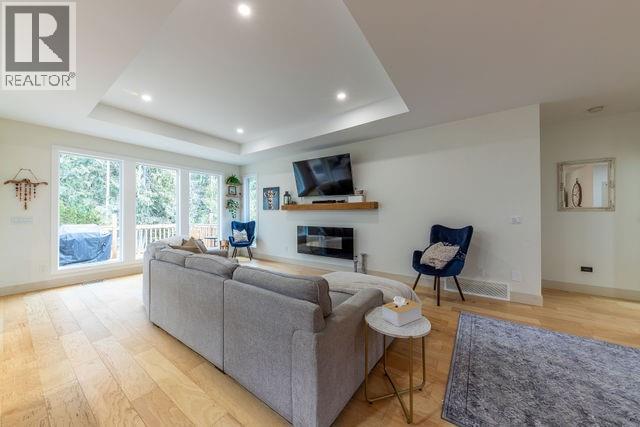 2449 Centennial Drive, Blind Bay