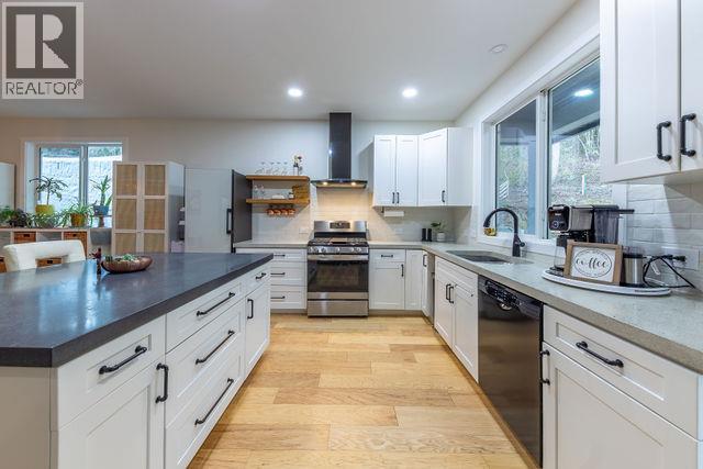 2449 Centennial Drive, Blind Bay