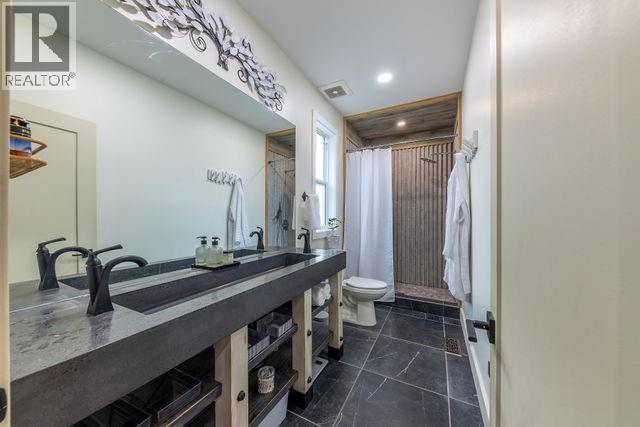 2449 Centennial Drive, Blind Bay