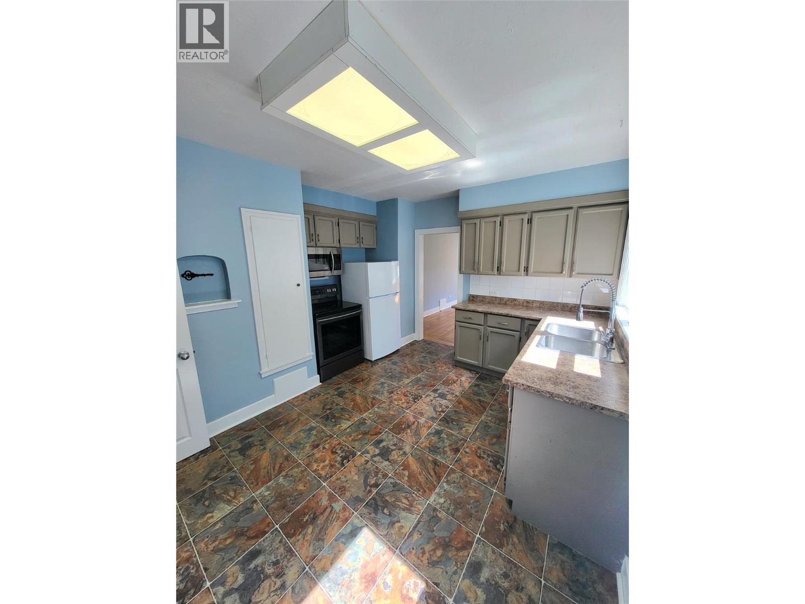 857 Main Street, Penticton