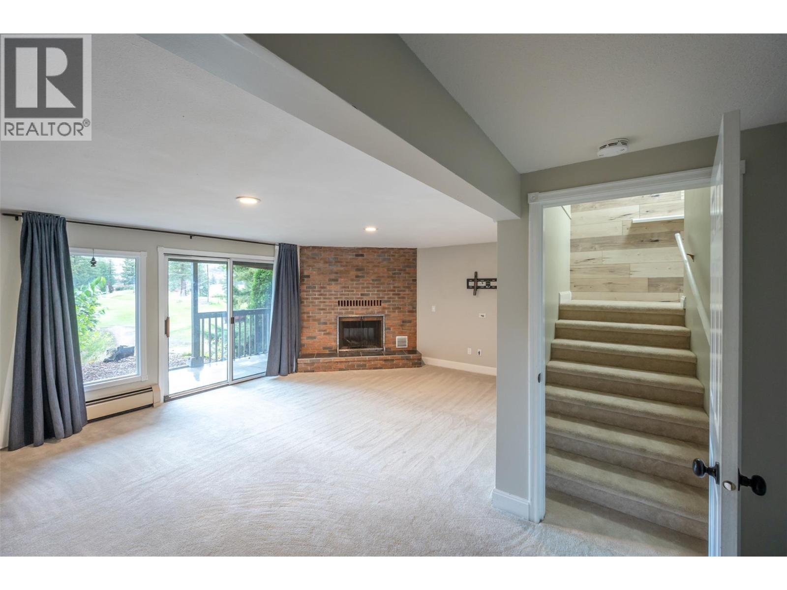 #11 144 SUMAC RIDGE Drive - 23