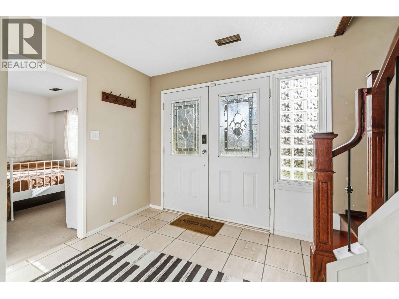 552 W 29TH STREET - Photo 3 of 32, North Vancouver, British Columbia