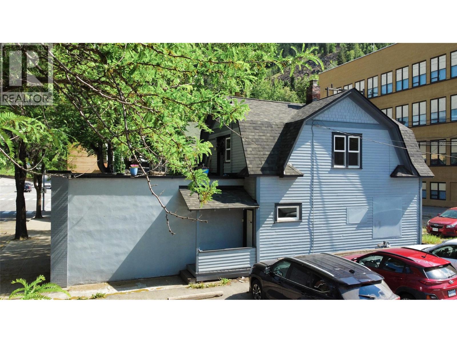 1560 BAY Avenue, Trail