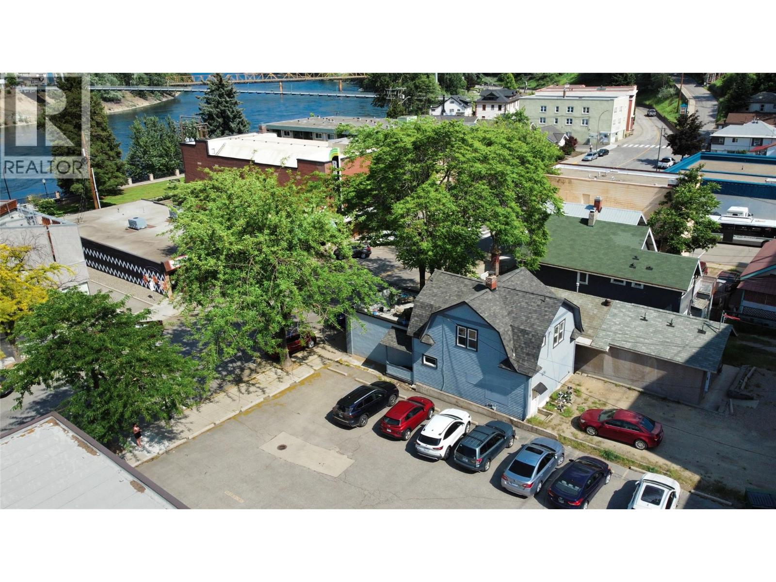 1560 BAY Avenue, Trail