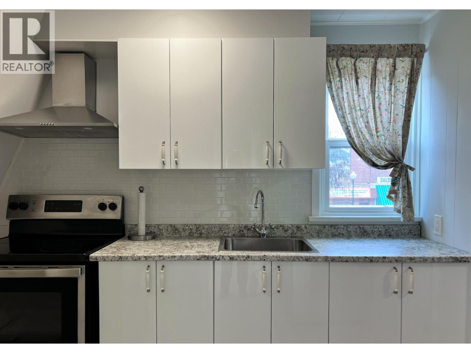 1560 BAY Avenue, Trail