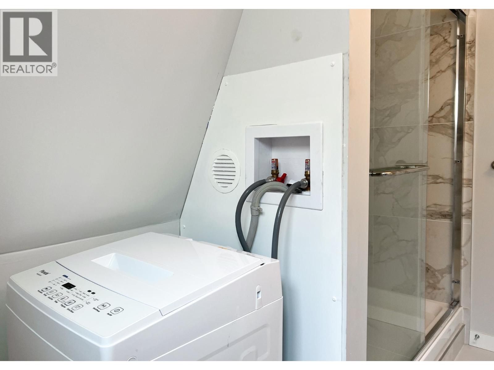 1560 BAY Avenue, Trail