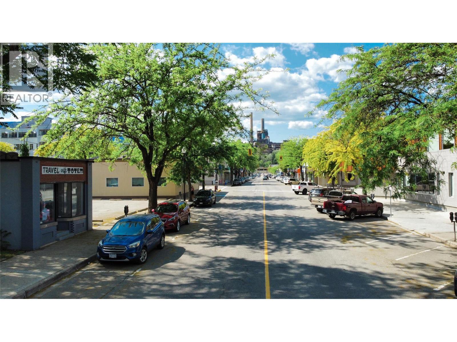 1560 BAY Avenue, Trail