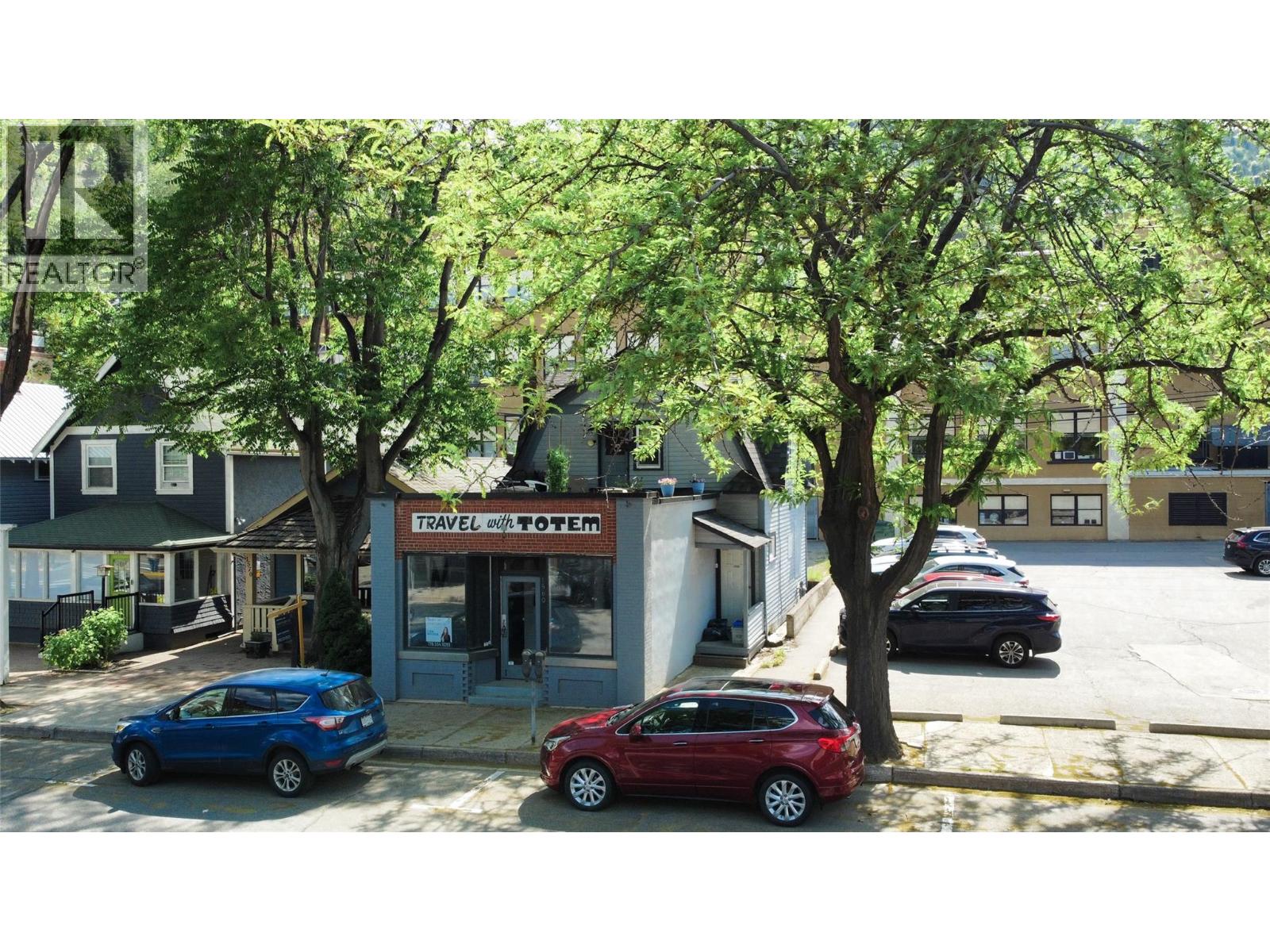 1560 BAY Avenue, Trail