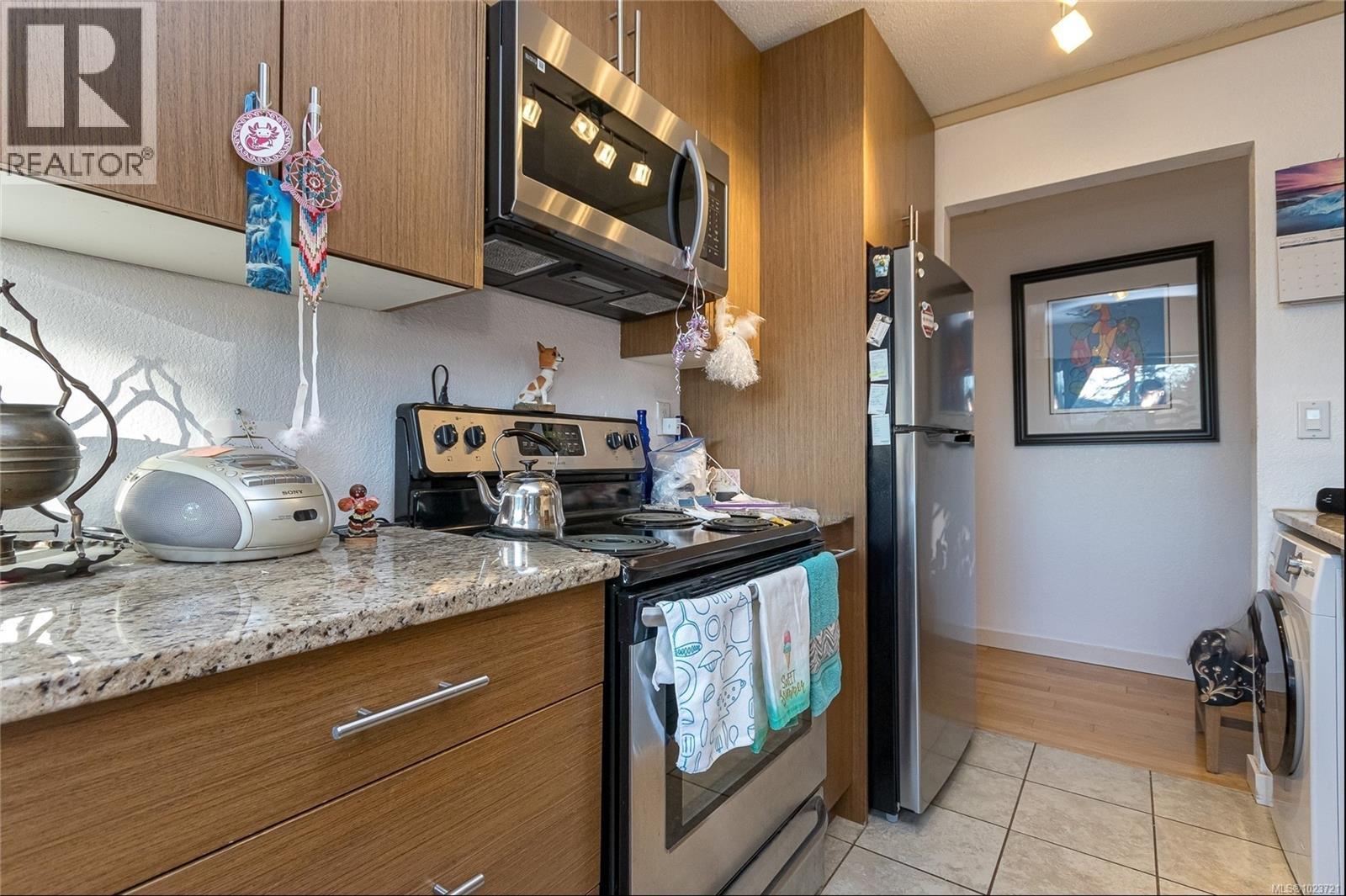 405 3800 Quadra Street, Saanich