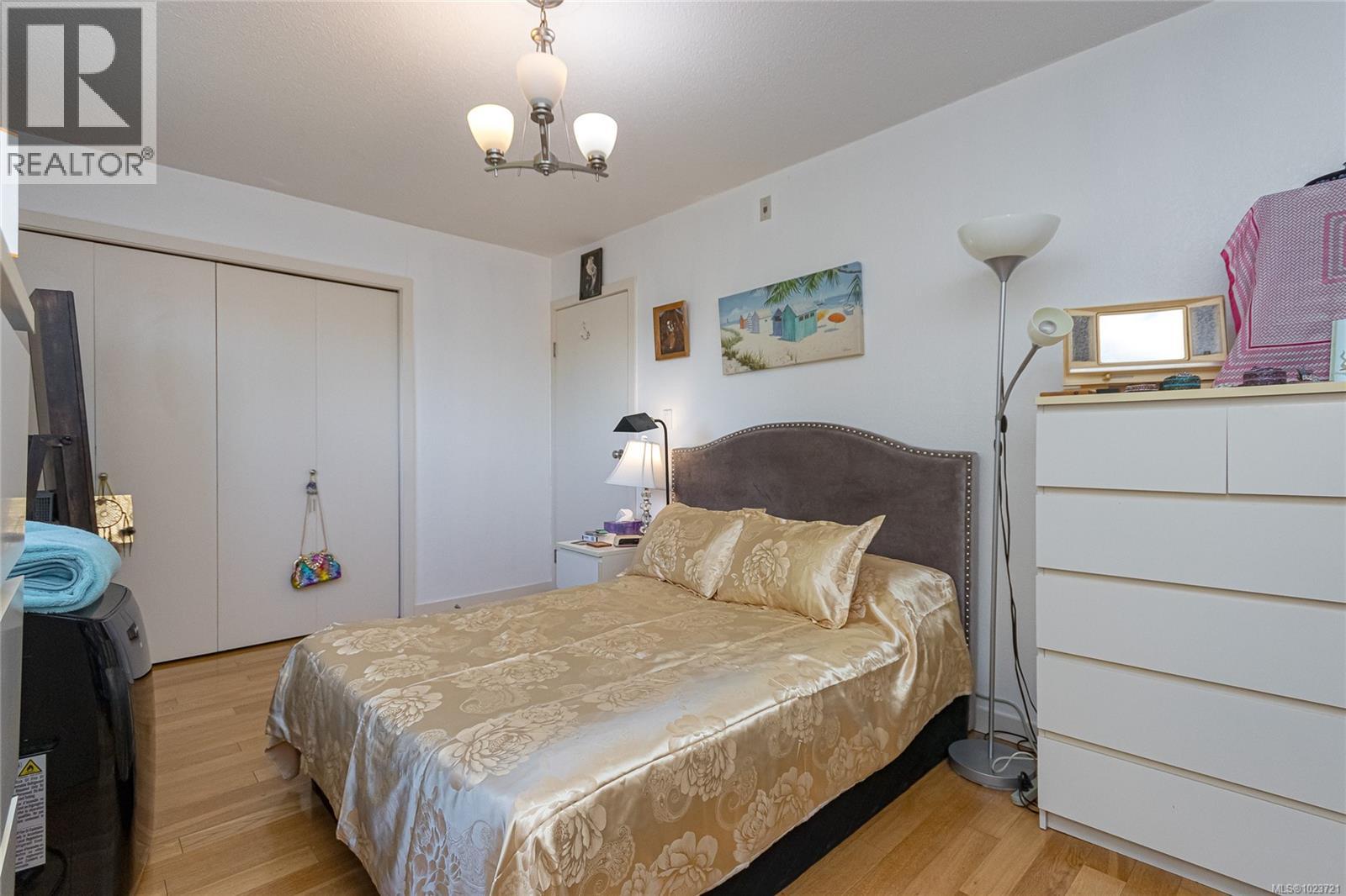 405 3800 Quadra Street, Saanich