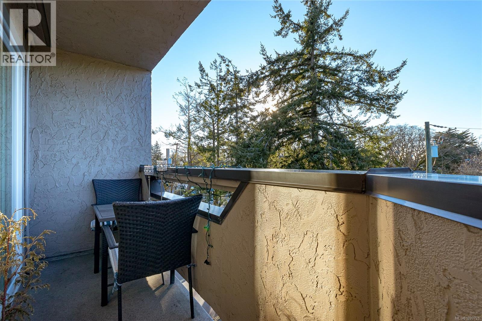 405 3800 Quadra Street, Saanich