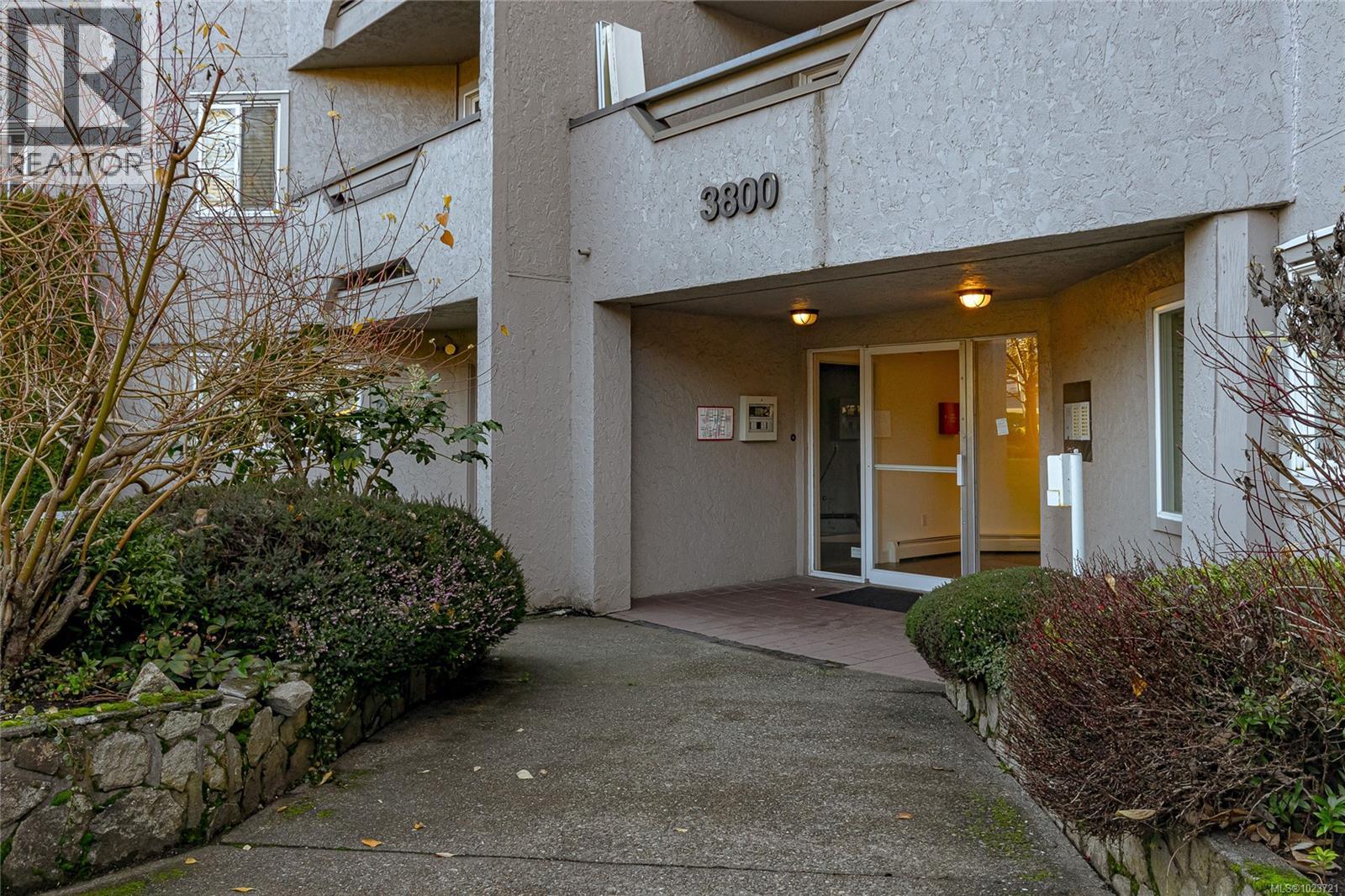 405 3800 Quadra Street, Saanich