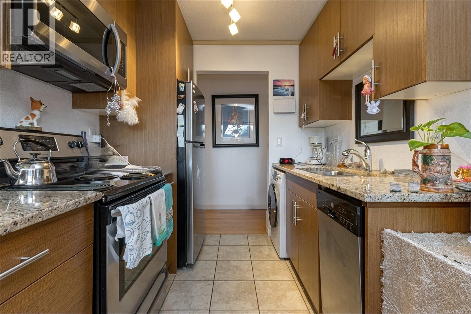 405 3800 Quadra Street, Saanich