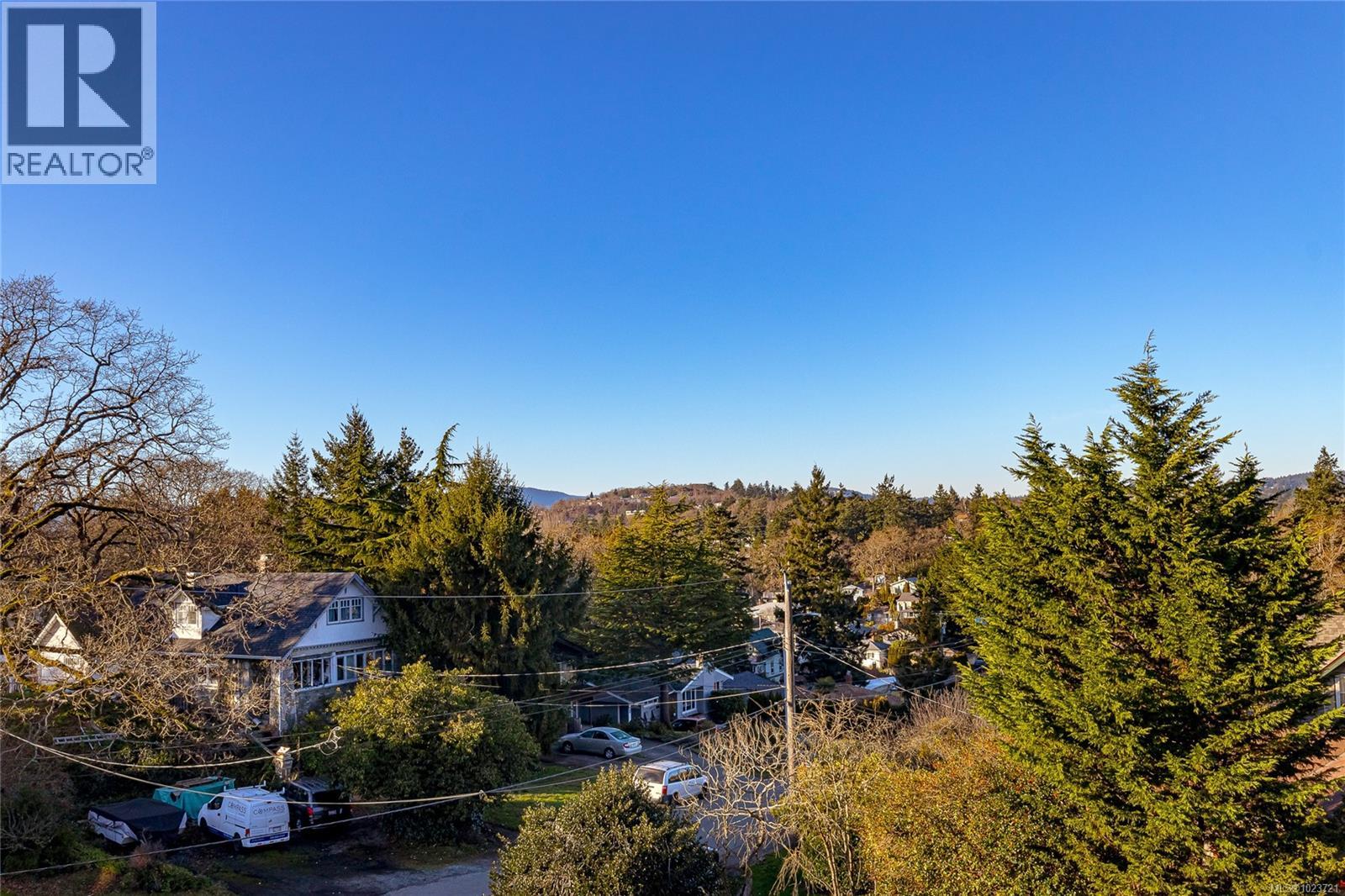 405 3800 Quadra Street, Saanich