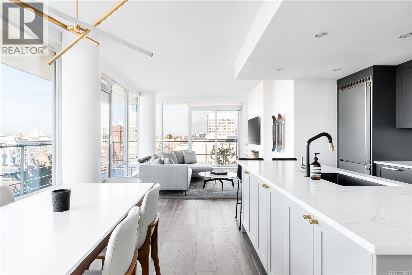 1105 707 Courtney St, Victoria