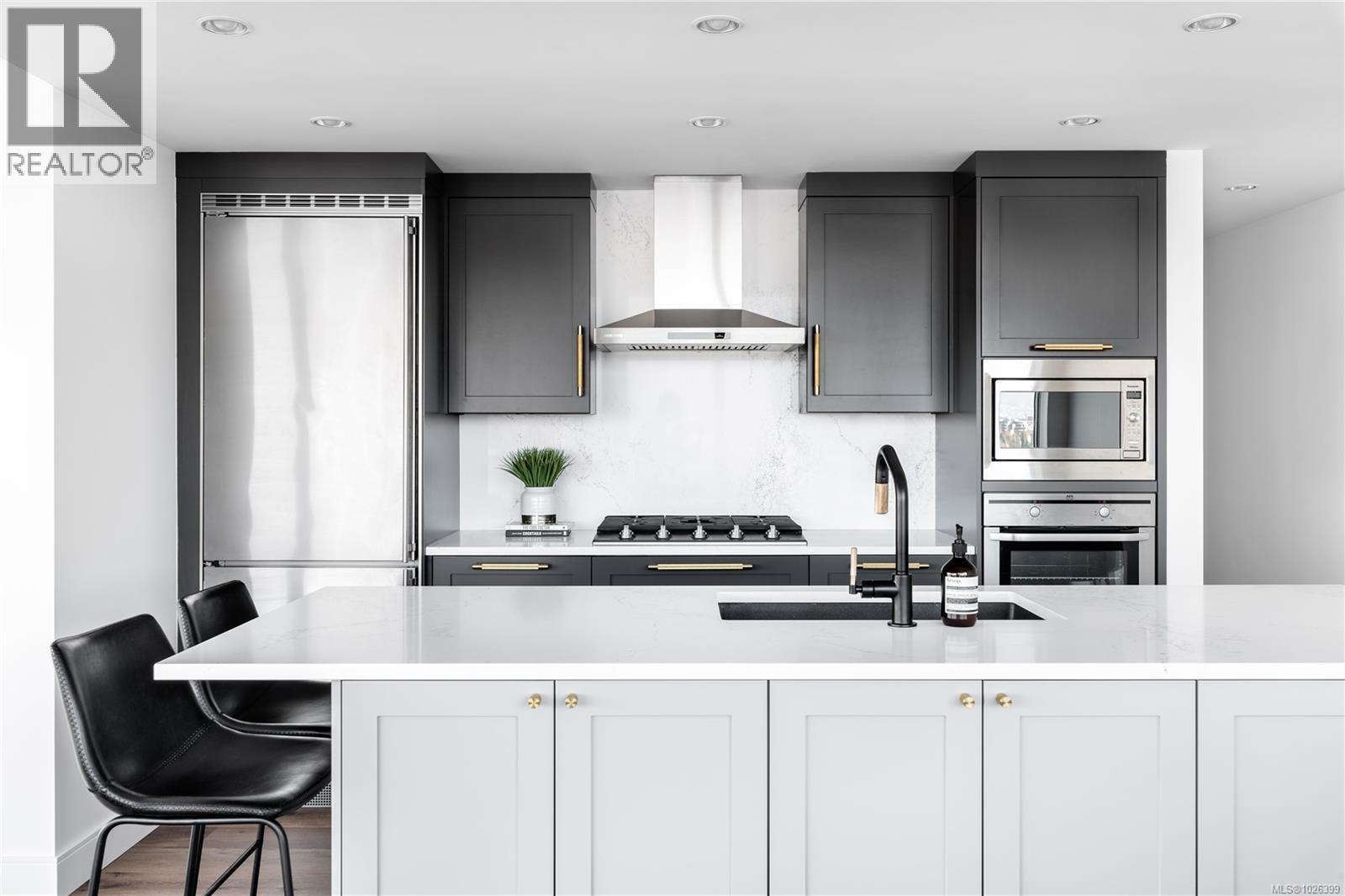 1105 707 Courtney St, Victoria